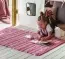 Ton-in-Ton gefärbter Teppich mit aufwändigem Streifenmuster