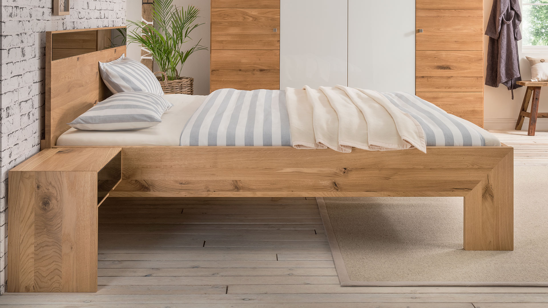 Massivholzbett "Rivaro" mit genialer, metallfreier Steckverbindung
