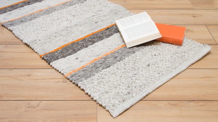 Handwebteppich Satura aus Schafschurwolle mit Zierstreifen in orange