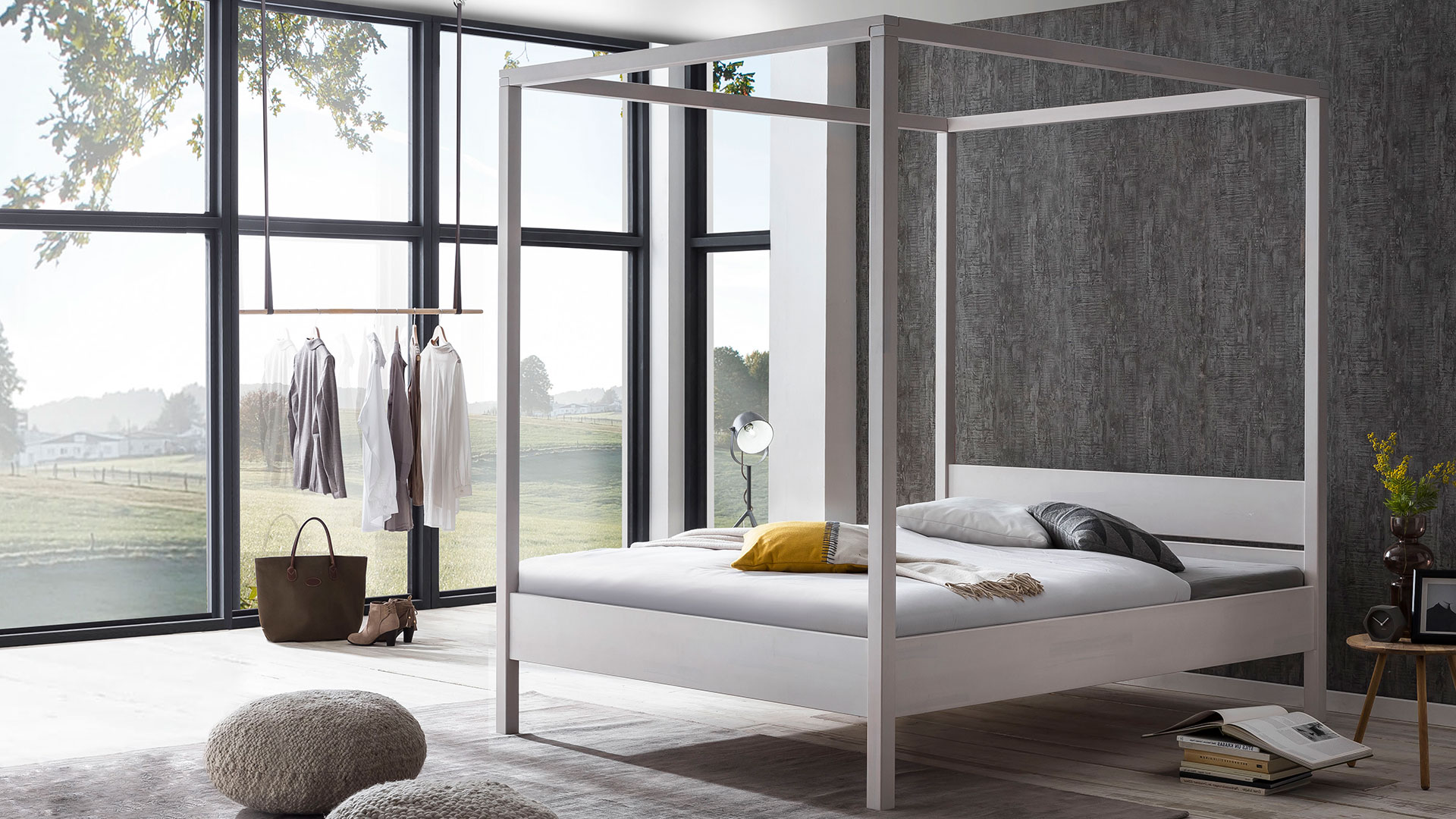 Himmelbett "Aliso" - massive Kernbuche