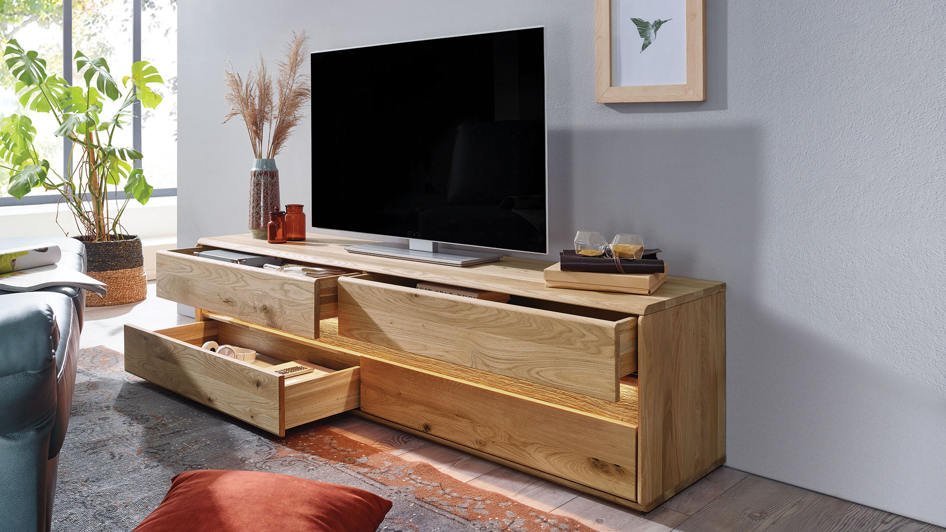 Lowboard "Bassano" - Wildeiche mit Applikationen